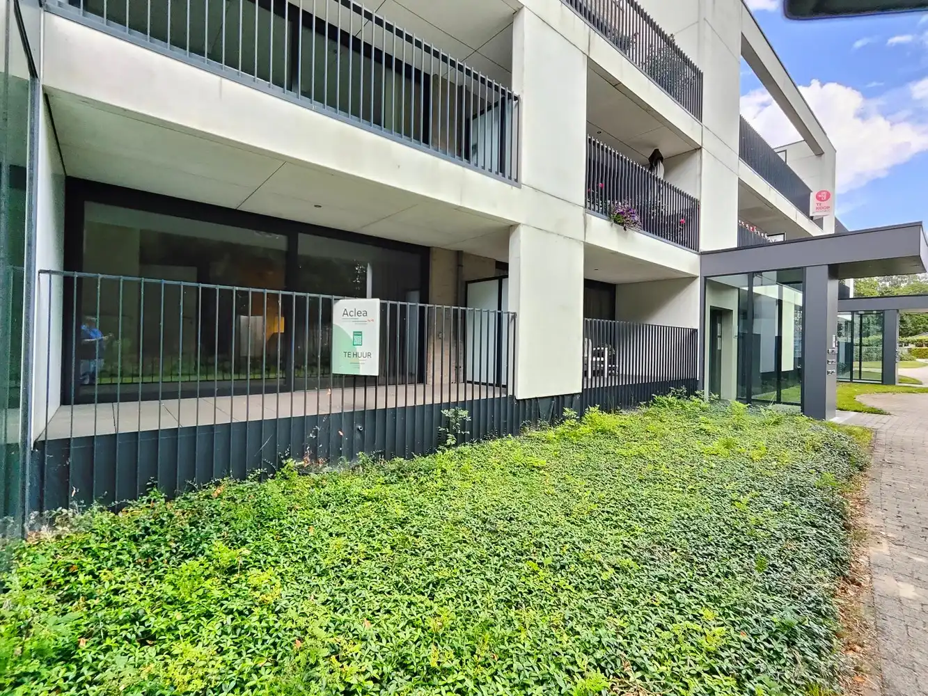 Ruim gelijkvloers appartement voor senioren met zicht op pastorietuin foto 2