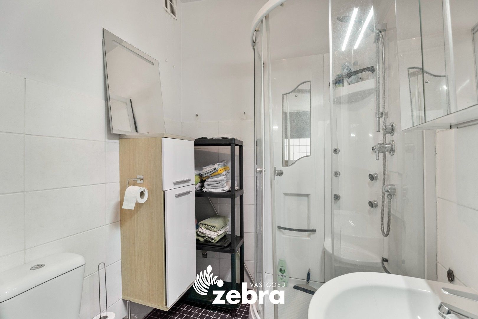 Instapklaar één-slaapkamerappartement in hartje Roeselare! foto 10