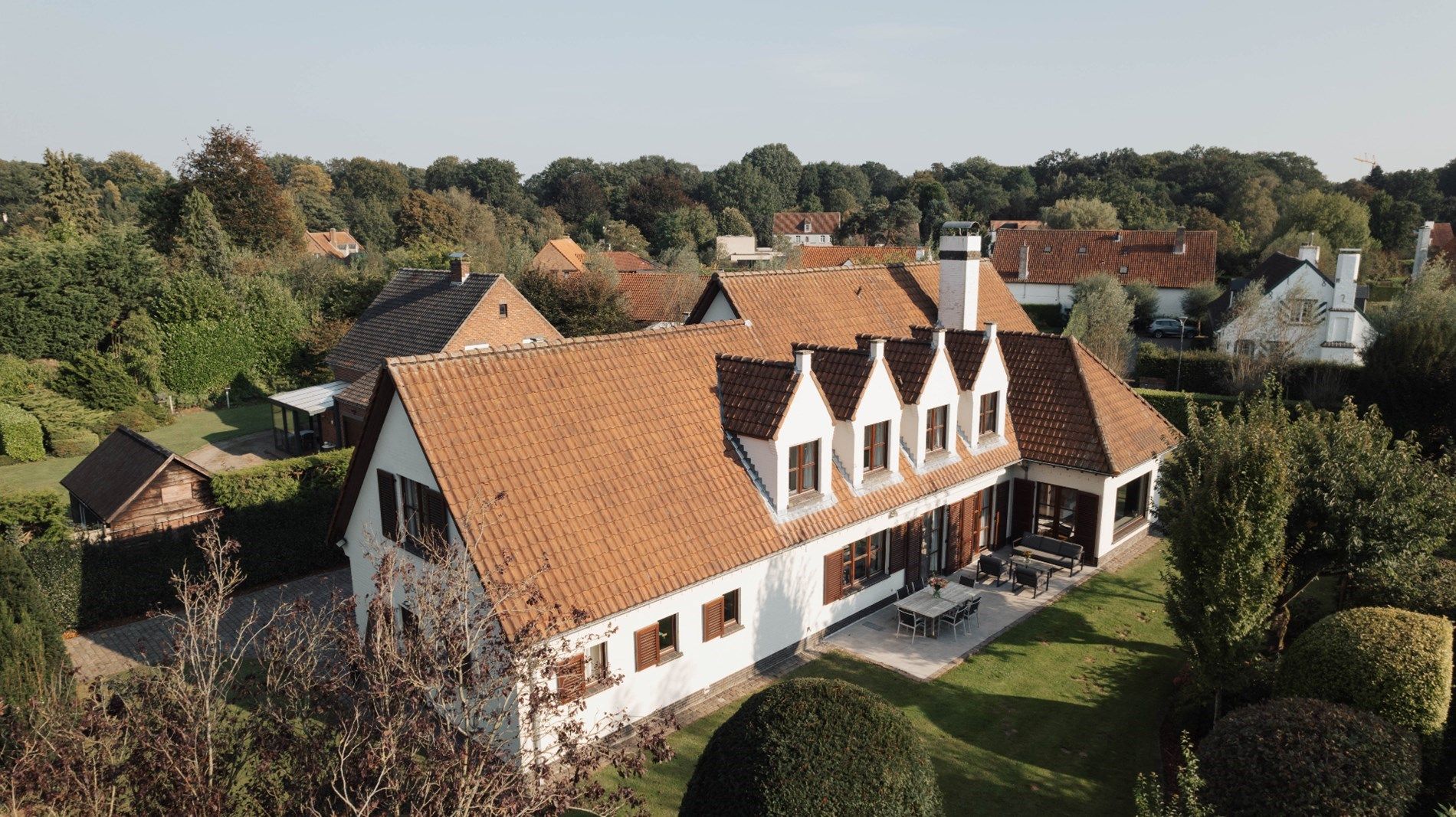 Hoofdfoto van de publicatie: Prachtig landhuis met grote tuin en garage in Sint-Martens-Latem
