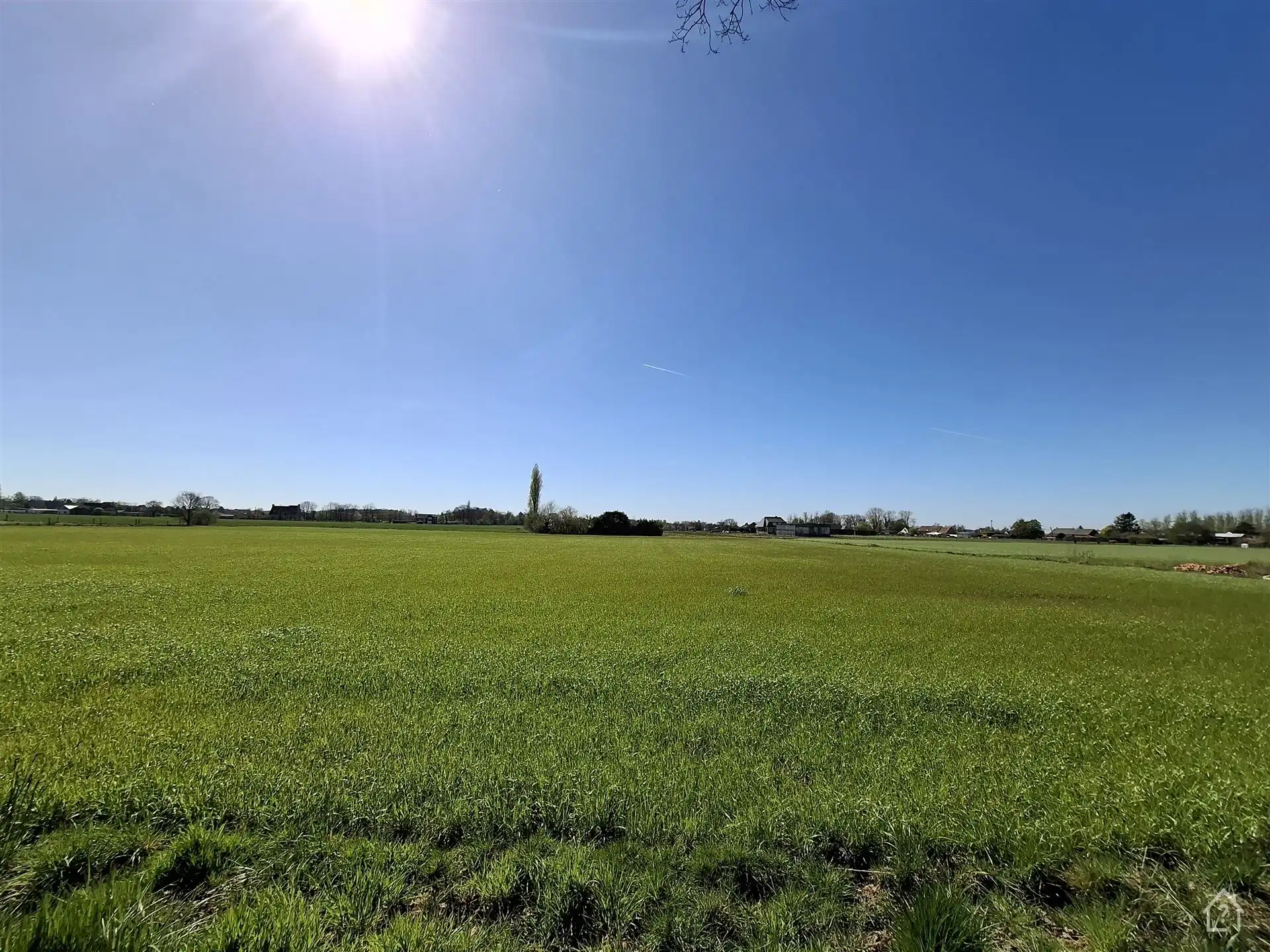 Rustig gelegen goed bereikbare landbouwgrond foto {{pictureIndex}}