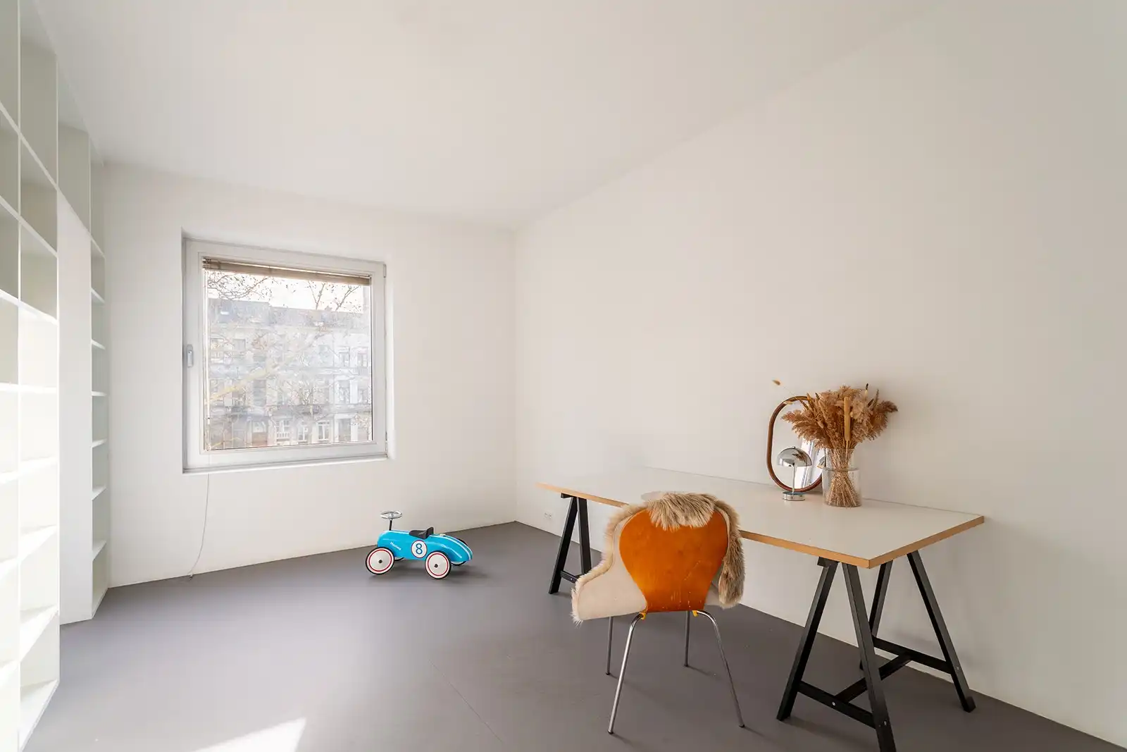 Architecturale parel met een zee van ruimte foto 7