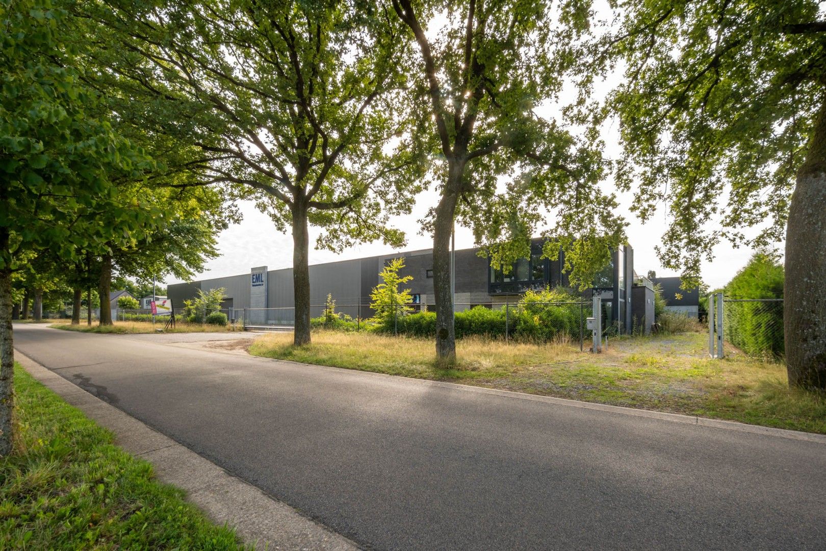 Bedrijfsgebouw met woonst te huur foto 6