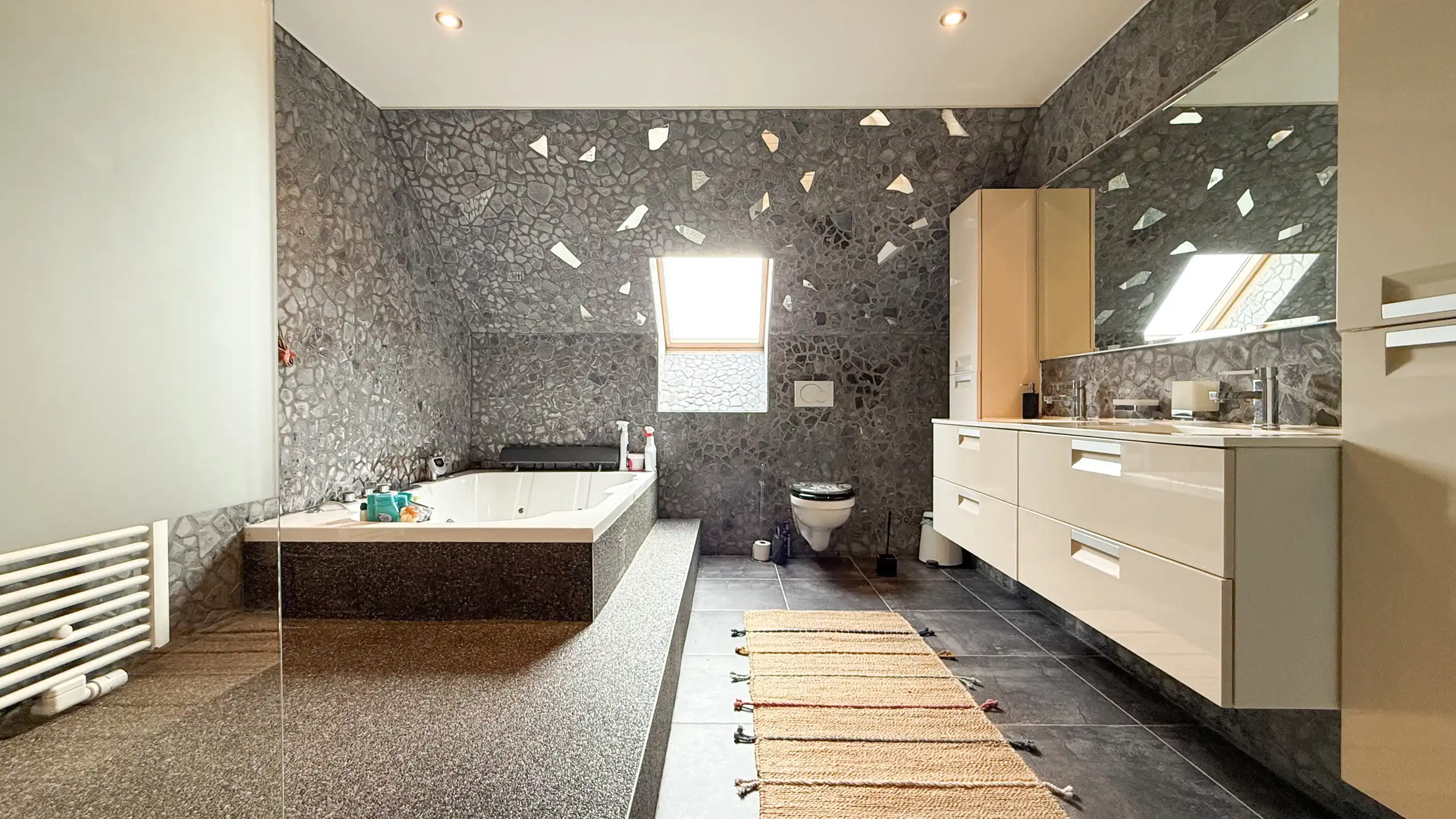 Ruim energiezuinig duplex appartement met 3 slaapkamers! foto 24