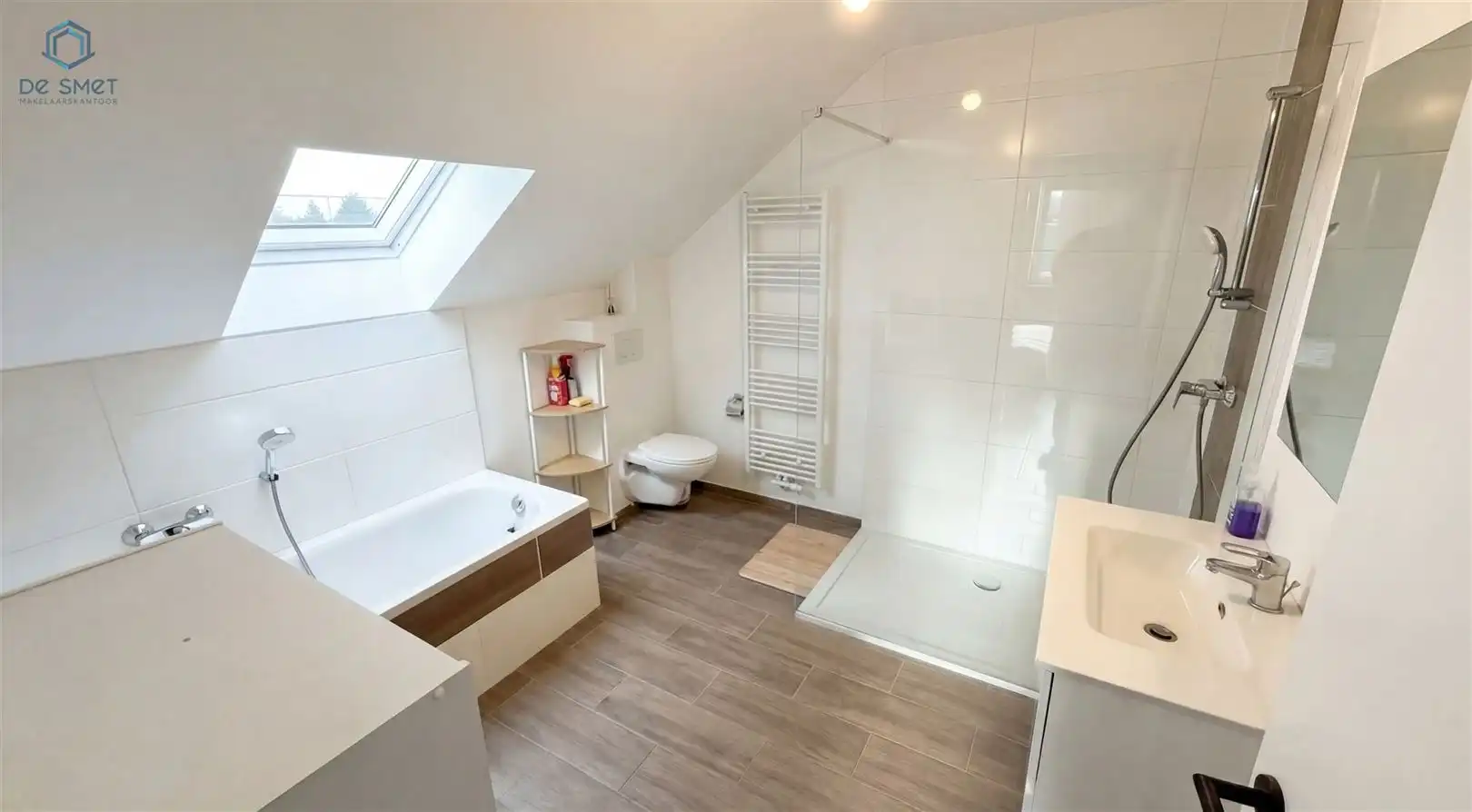 INSTAPKLARE NIEUWBOUWWONING MET 3 SLP, TUIN EN GARAGE foto 17