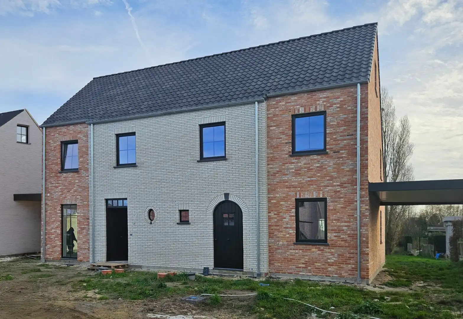 Energiezuinige halfopen bebouwing in het centrum foto {{pictureIndex}}