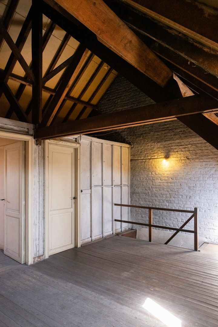 Zeer goed onderhouden monumentale burgerwoning met tuin. foto 17