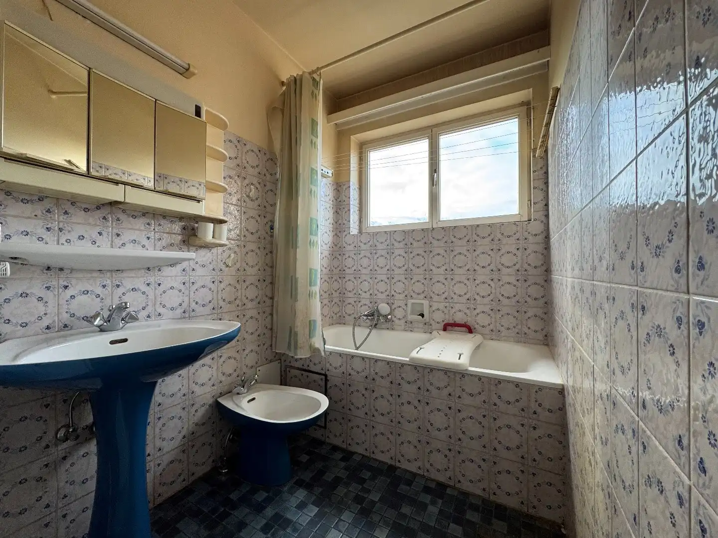 Een lichtrijk 2-SLPK.-appartement met kelder foto 14