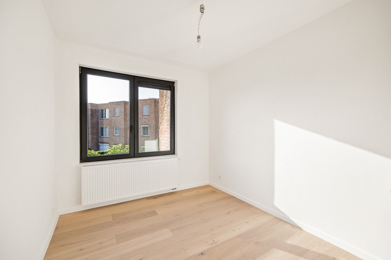 Kwalitatief in 2025 gerenoveerde eengezinswoning (±160m²) met 4 slaapkamers en een prachtige stadstuin - Zeer lage EPC-score! foto 17