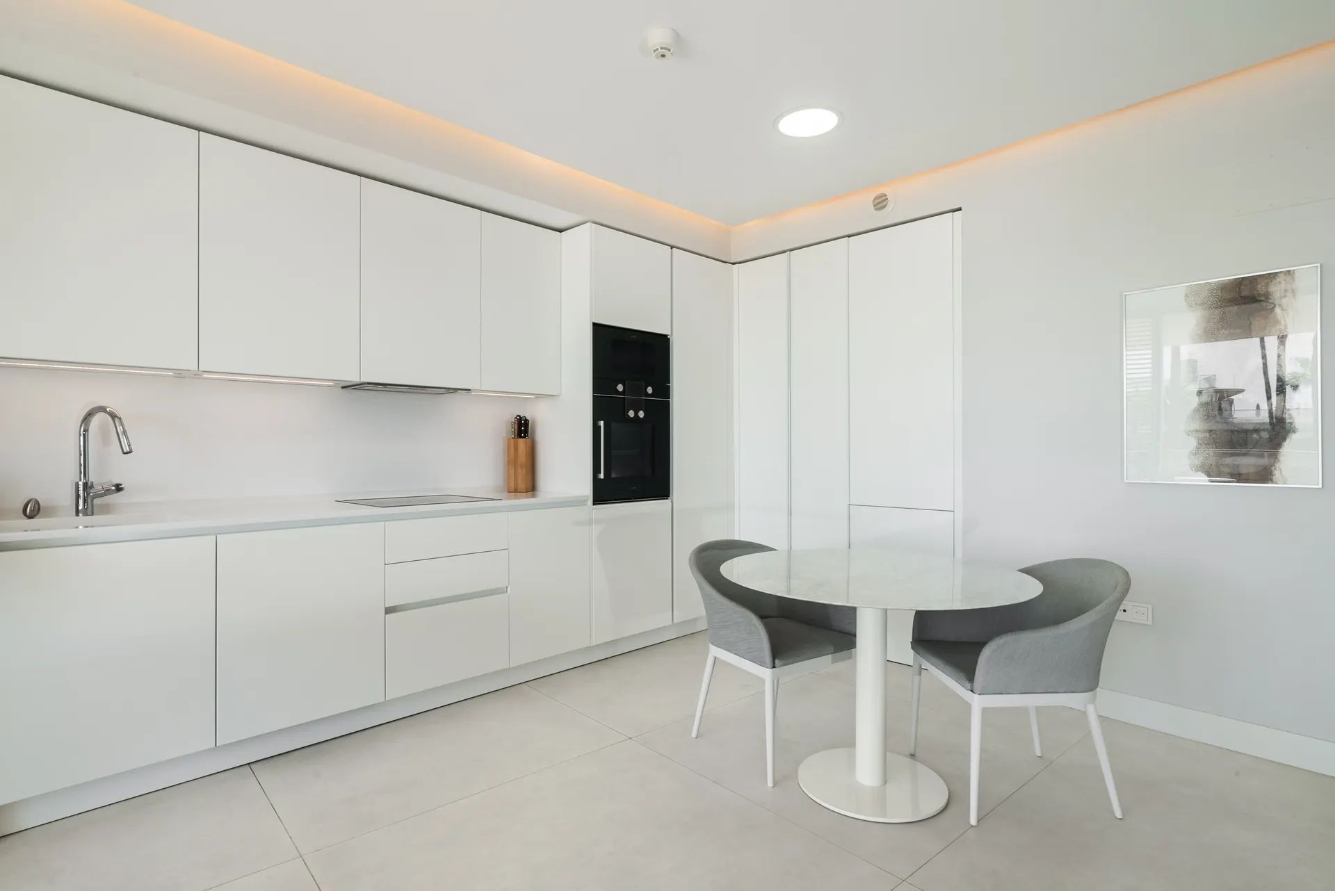 Ultramodern appartement in iconisch project, Estepona: een unieke woonervaring aan zee foto 5