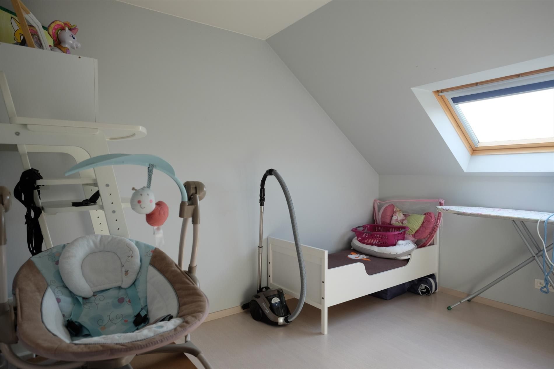 Recente rijwoning met garage foto 11