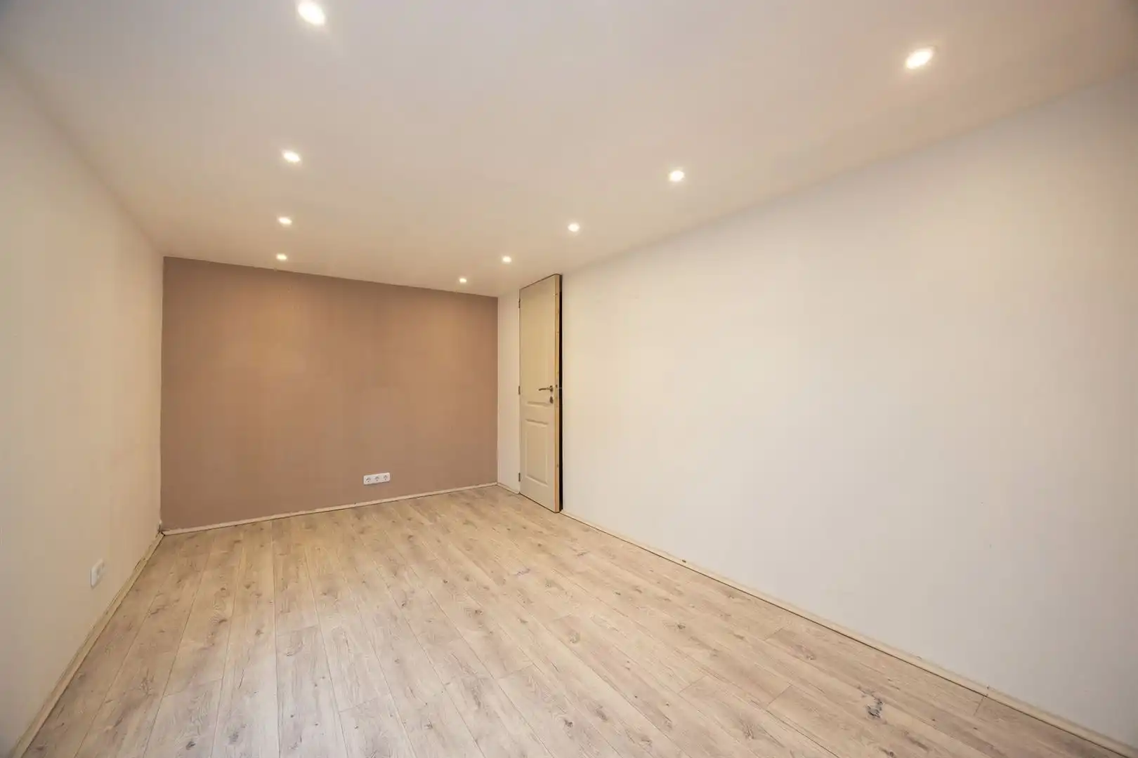 Een ruime halfopenbebouwing op 2000m2 foto 22