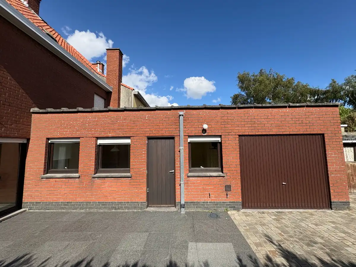 EENGEZINSWONING + garage & grote tuin foto 10