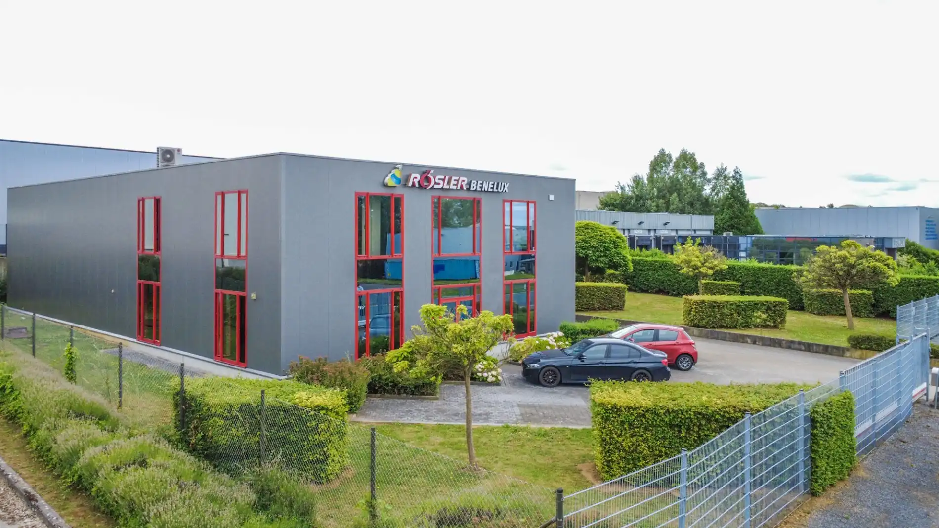 RUIM & COMM TOP GELEGEN INDUSTRIEEL GEBOUW ! foto 2