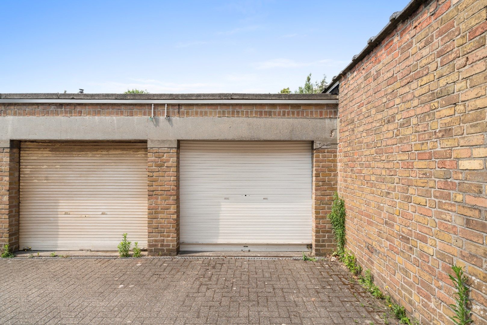 Lichtrijk 2-slpk appartement met garage foto 12