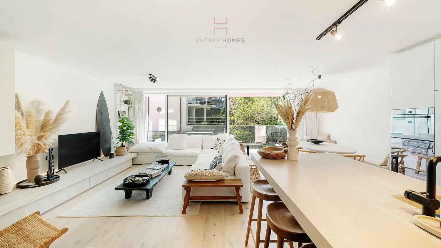 Bijzonder smaakvol ingericht luxe-appartement met ruim Zuidgericht terras vlakbij de zeedijk in Duinbergen foto 4