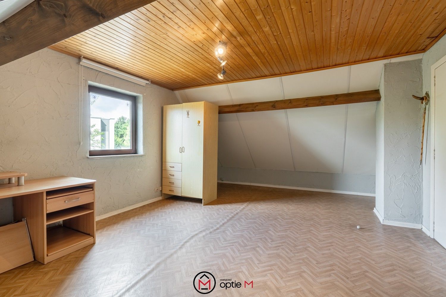 Rustig gelegen gezinswoning met 4 slaapkamers en ruime tuin foto 18