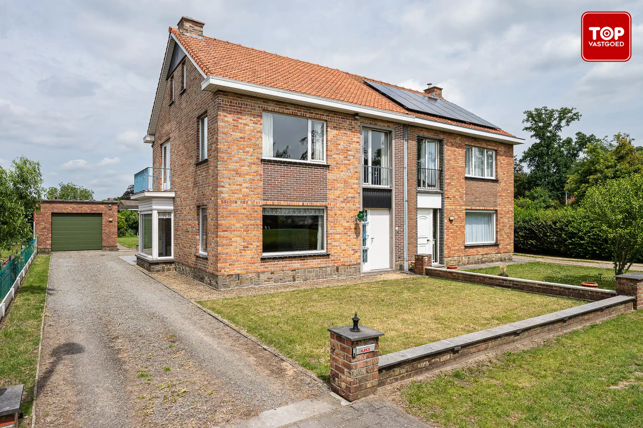 Halfopen bebouwing met 3 slaapkamers, zonnige tuin en garage  foto 2