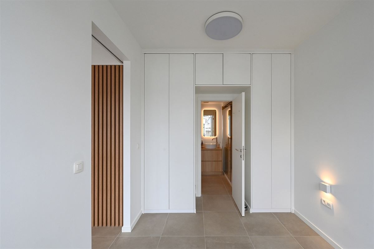 Recent gerenoveerd studio-appartement met aparte slaapkamer foto 14