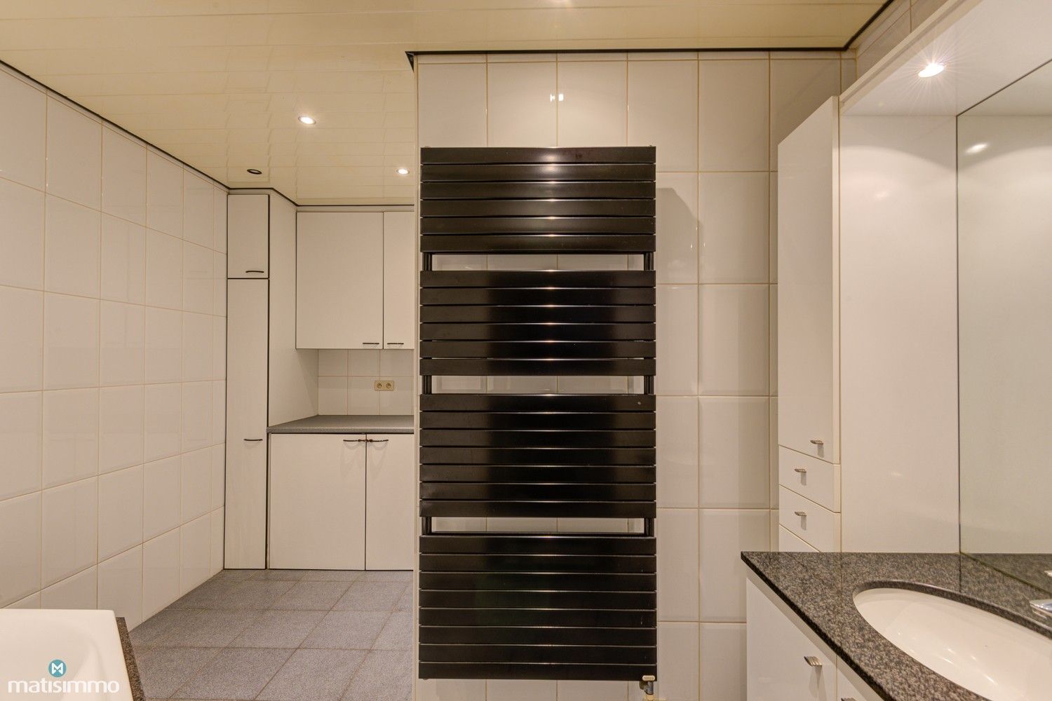 APPARTEMENT MET 2 SLAAPKAMERS EN PARKEERPLAATS NABIJ CENTRUM GENK foto 17