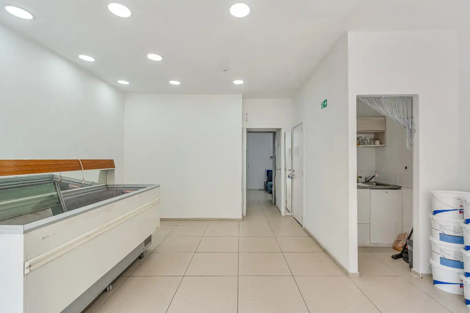 Commercieel uitstekend gelegen handelspand, 60m² foto 6