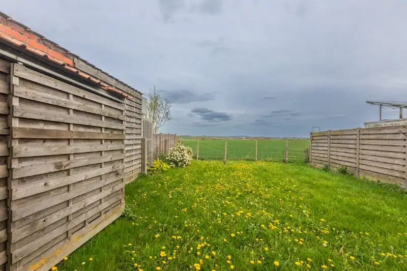 Instapklare woning met 4 slaapkamers, tuin en kleine garage met landelijk zicht  (energielabel B)! foto 2