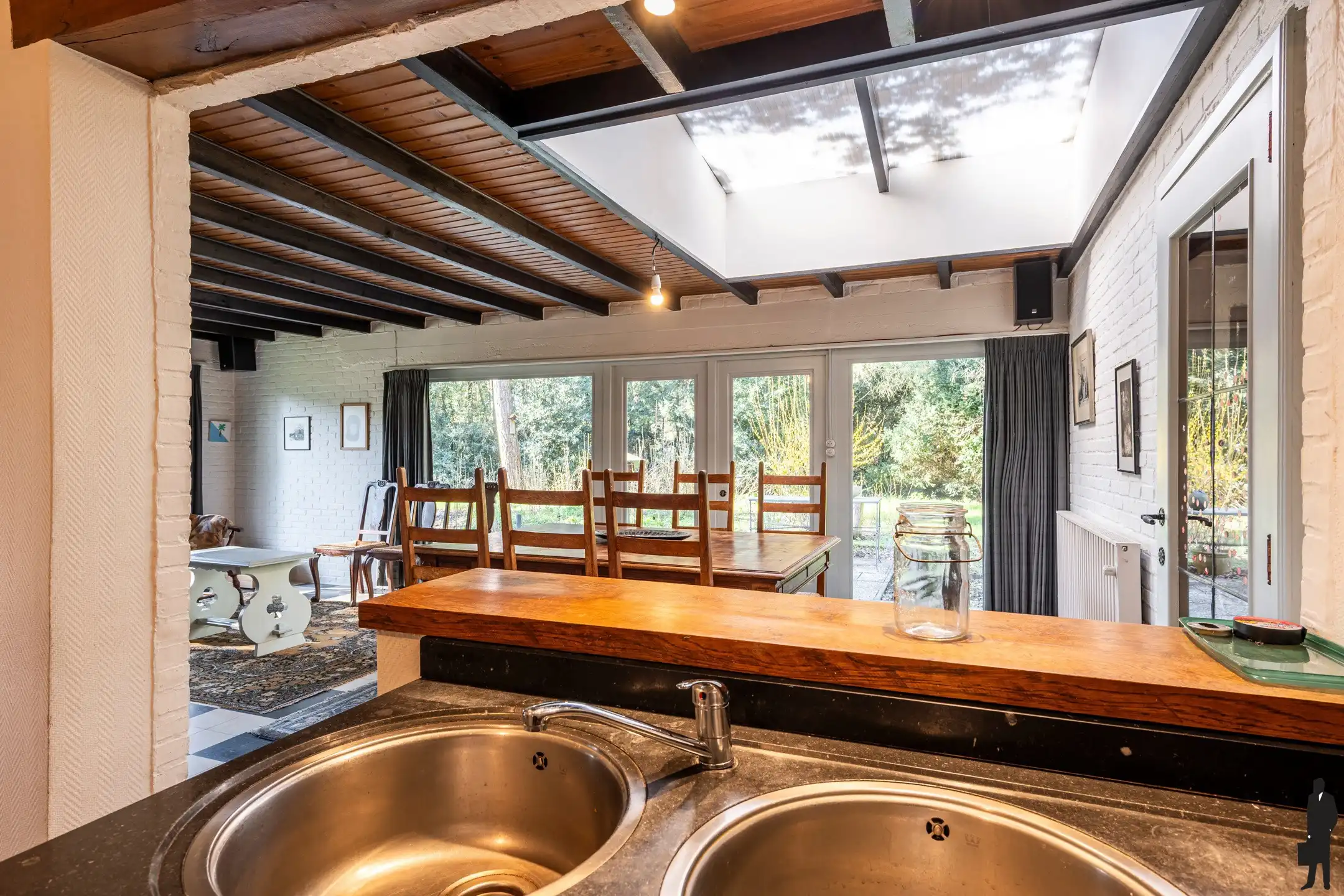 Uitzonderlijk gelegen villa in groen op grond van ca 1.730m² foto 8