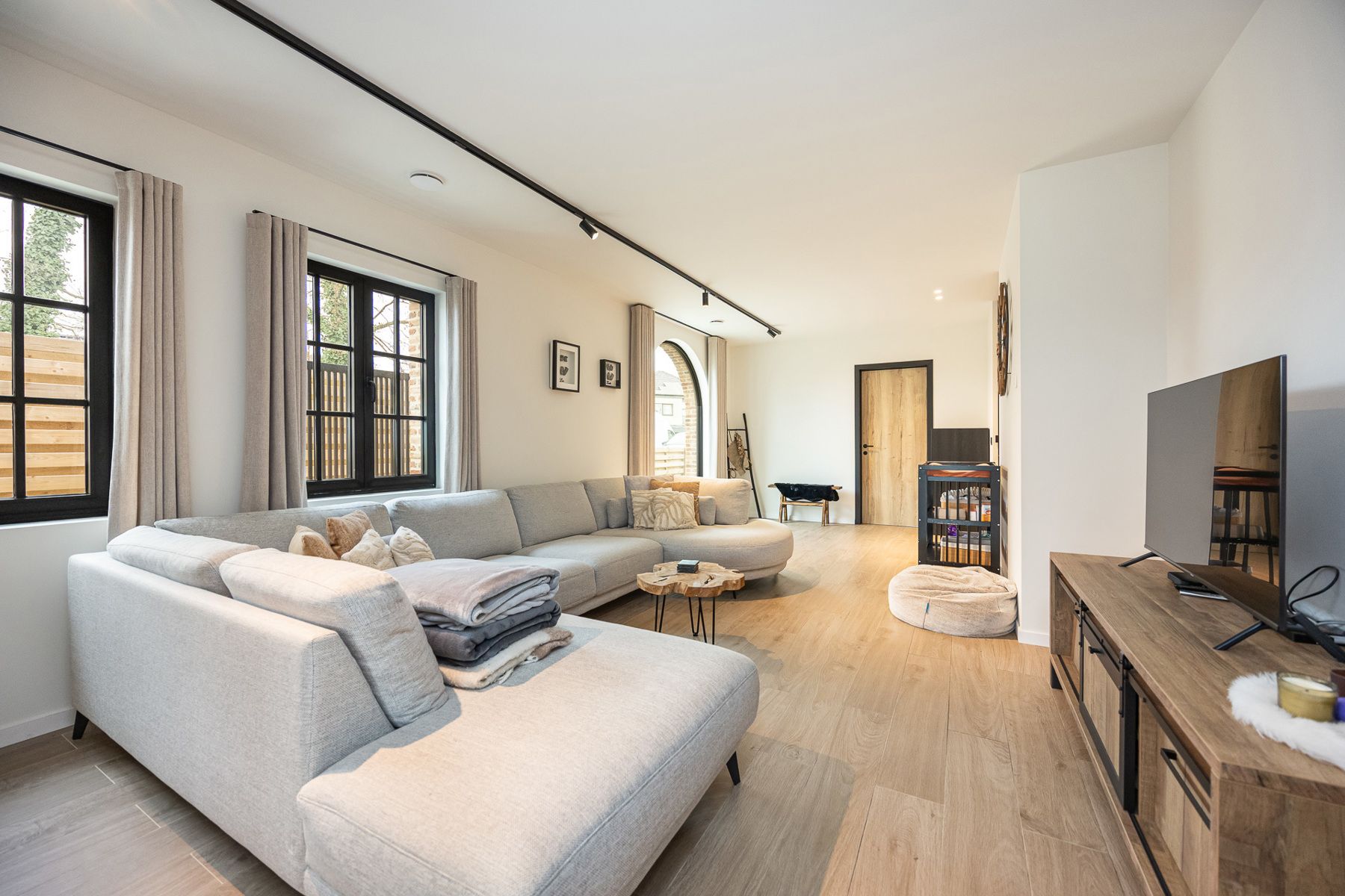 Kwaliteitsvolle energiezuinige woning met 5 slaapkamers op een rustige ligging in Merksplas. foto 5