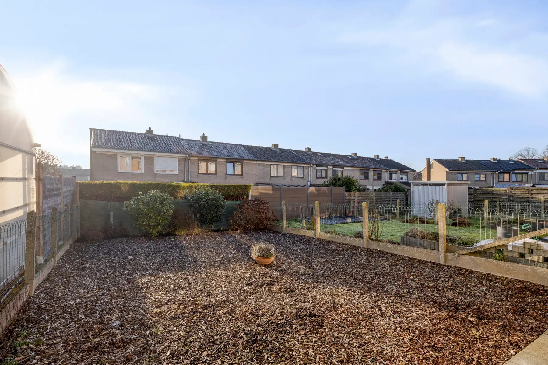 Rustig gelegen rijwoning met 3 slaapkamers foto 16