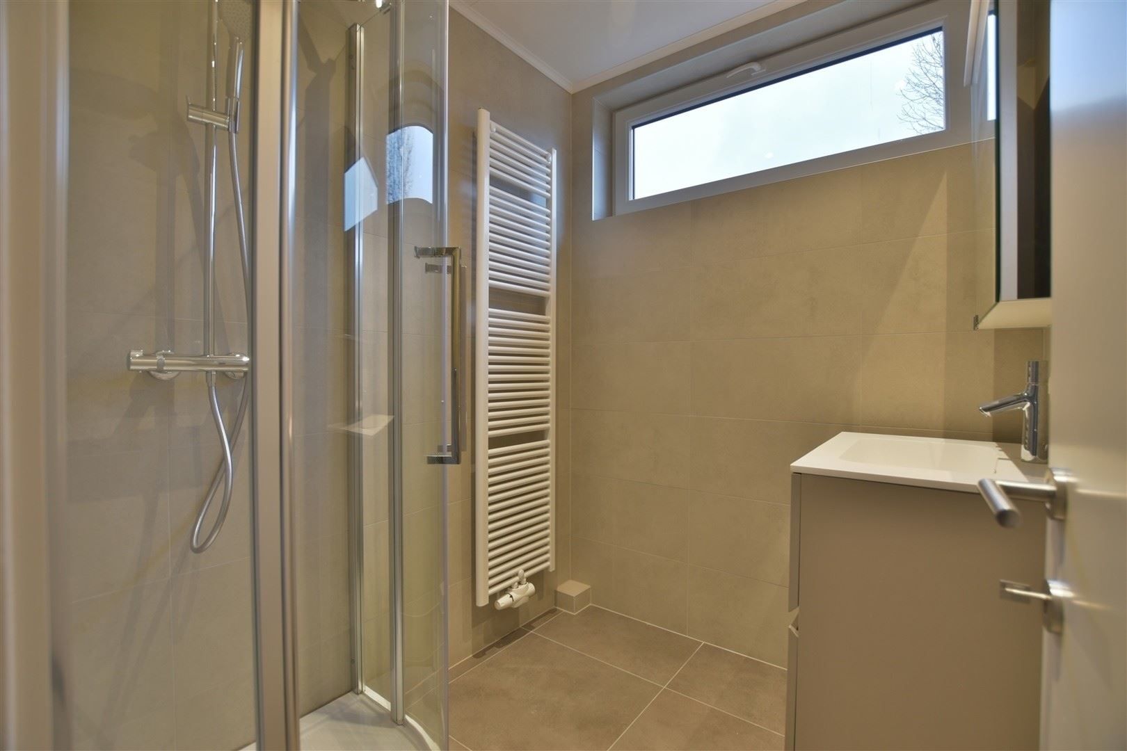 Totaal gerenoveerd GV appartement met tuin te Grembergen foto 21