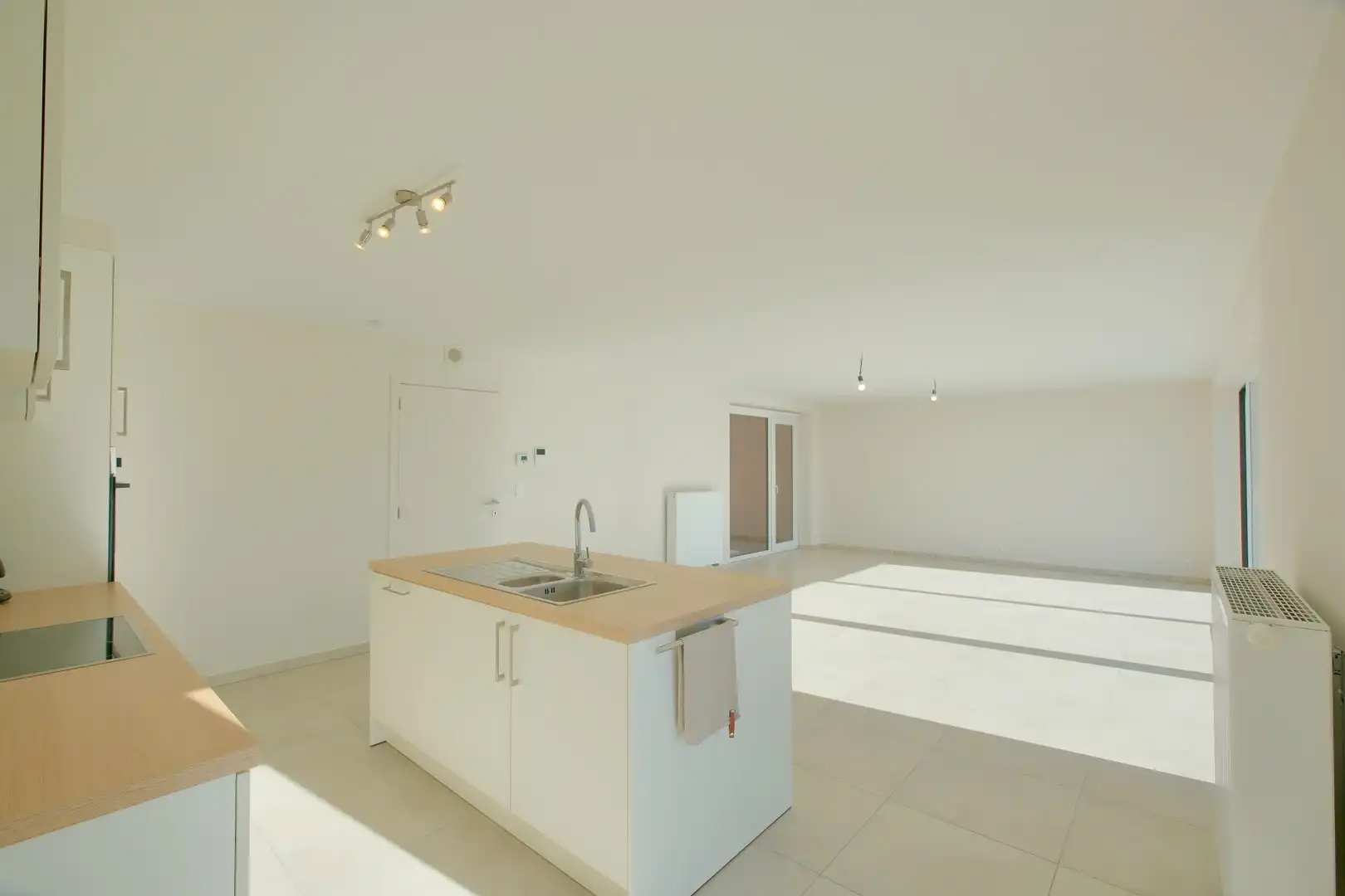 Gelijkvloers app met 2 slaapkamers, ruim terras en binnenkoer! foto 8