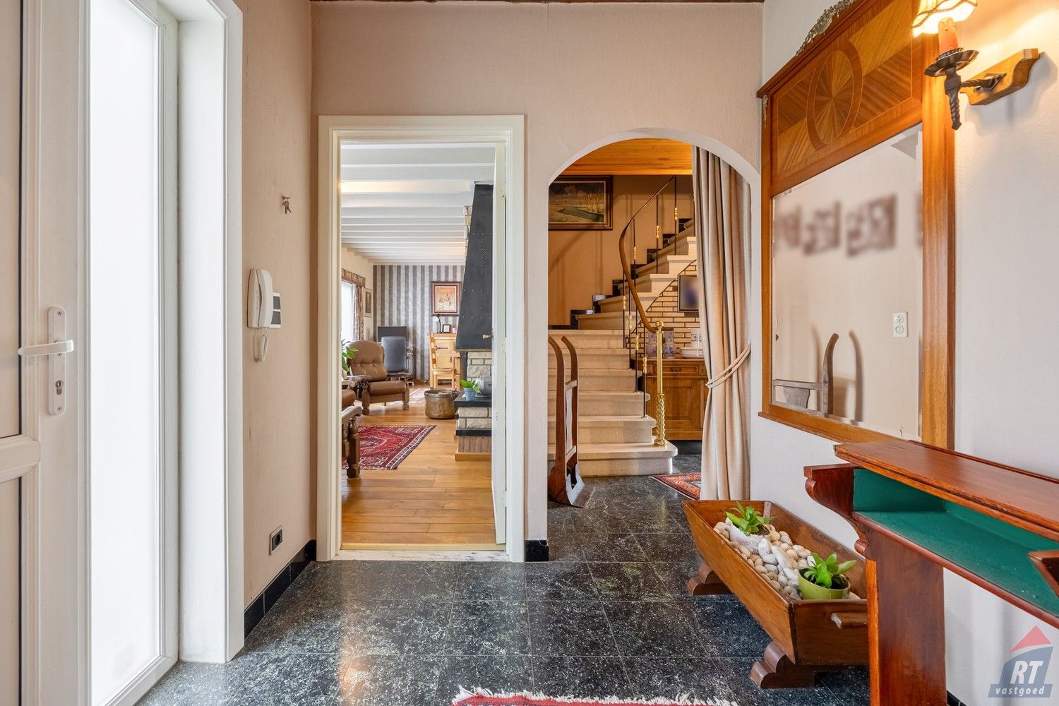 Charmante woning met zwembad op toplocatie in Sint-Truiden foto 9