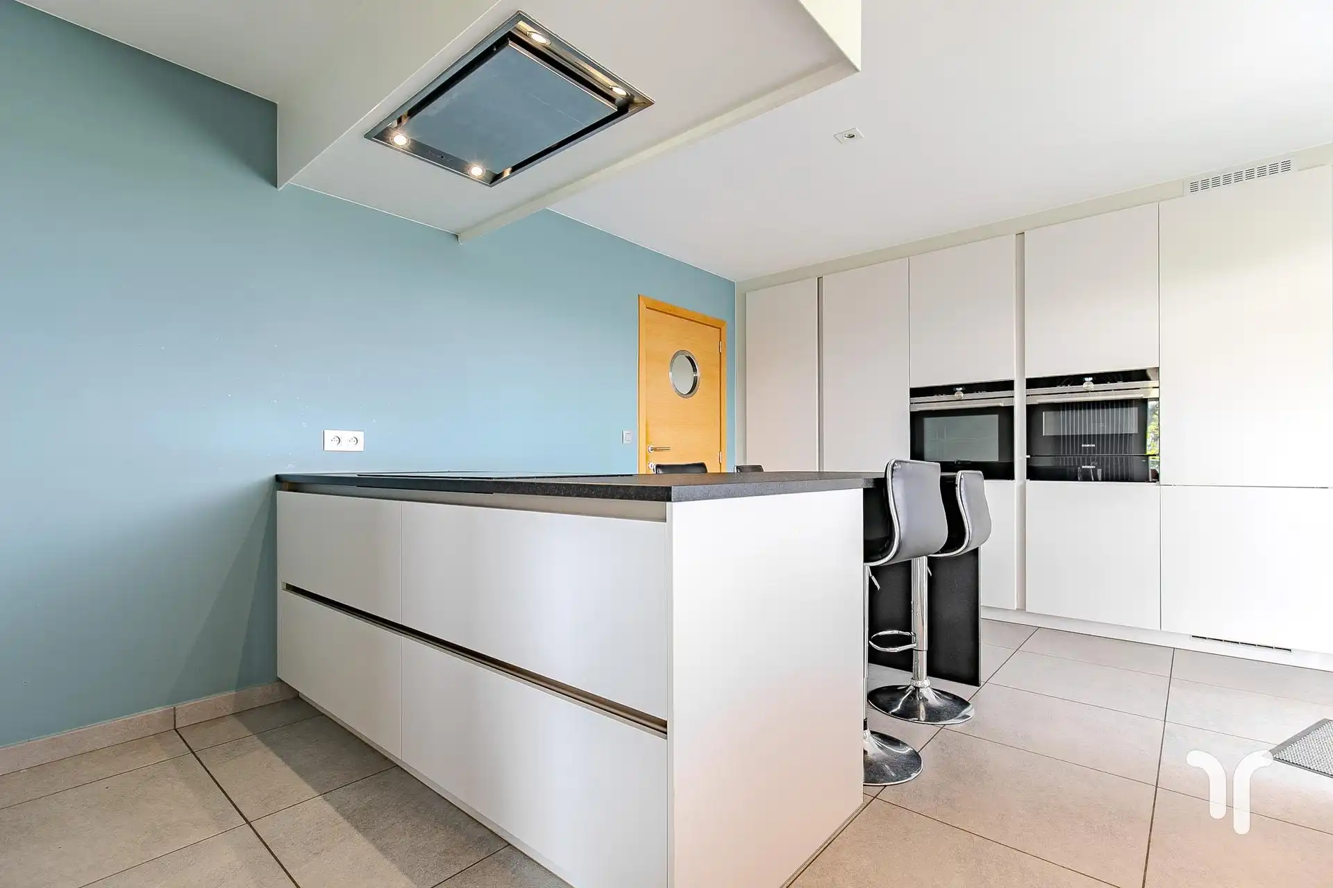 Instapklare, open bebouwing met 4 slaapkamers en prachtig open uitzicht, gelegen op een invalsweg. foto 7