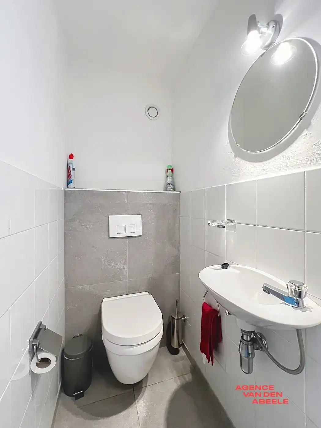 Op een topligging aan de Zeedijk in Duinbergen bevindt zich dit appartement met ongehinderd frontaal zeezicht.  foto 10