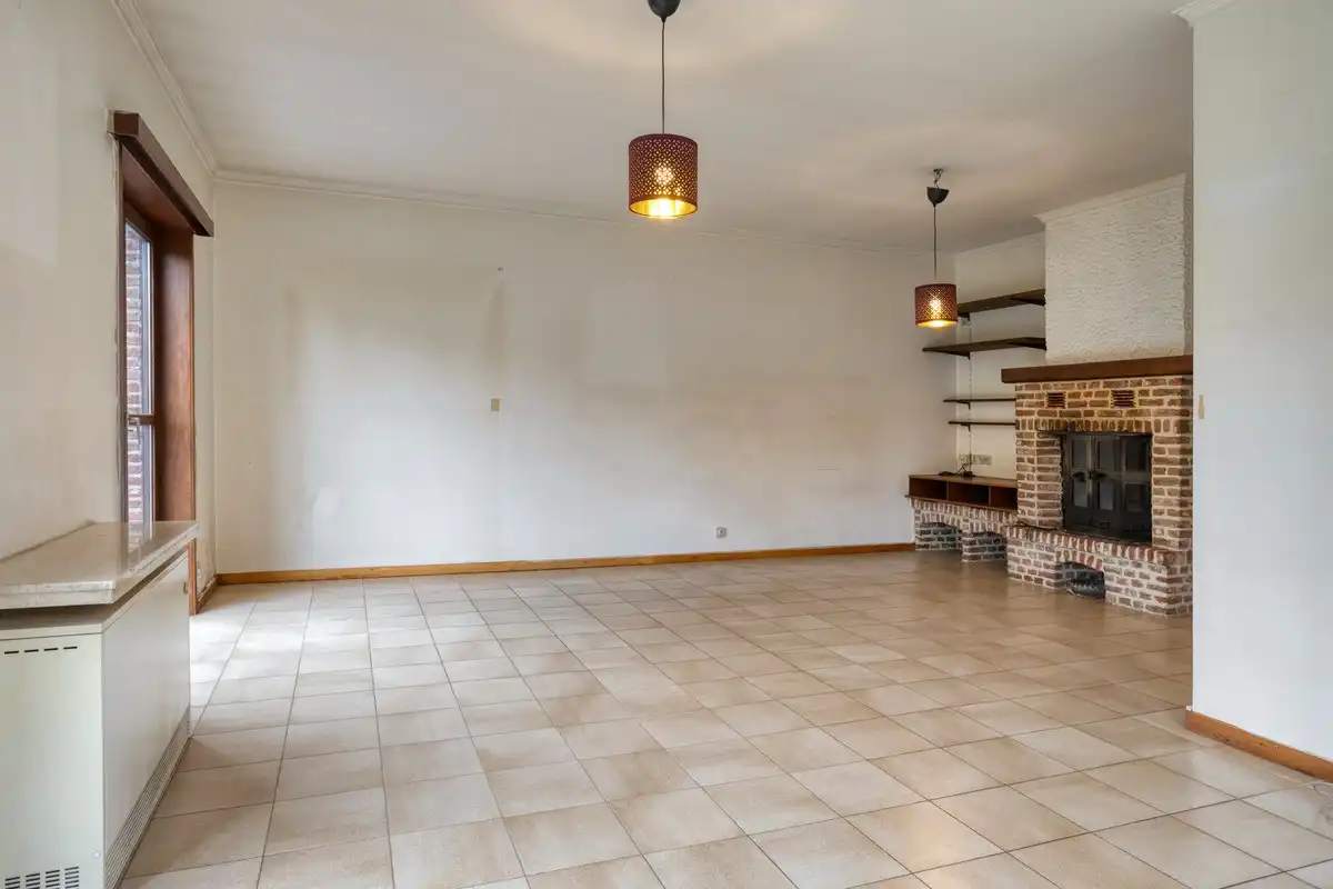 Ruime halfopen woning met 4 slaapkamers, bureau en garage op een residentiële ligging in Drongen foto 4
