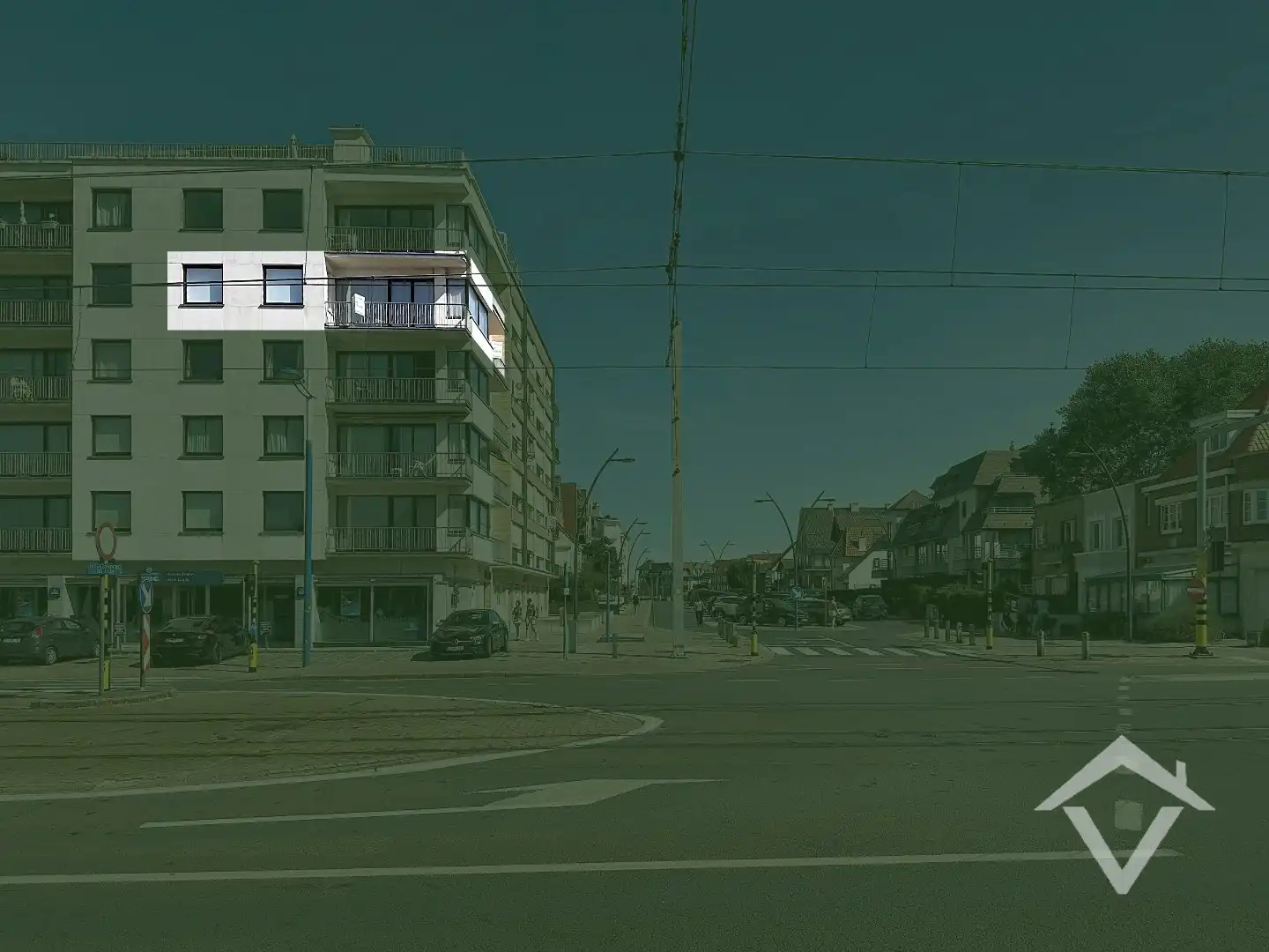 VOLLEDIG VERNIEUWD APPARTEMENT MET AUTOSTAANPLAATS OP EEN TOPLOCATIE IN KOKSIJDE foto 3
