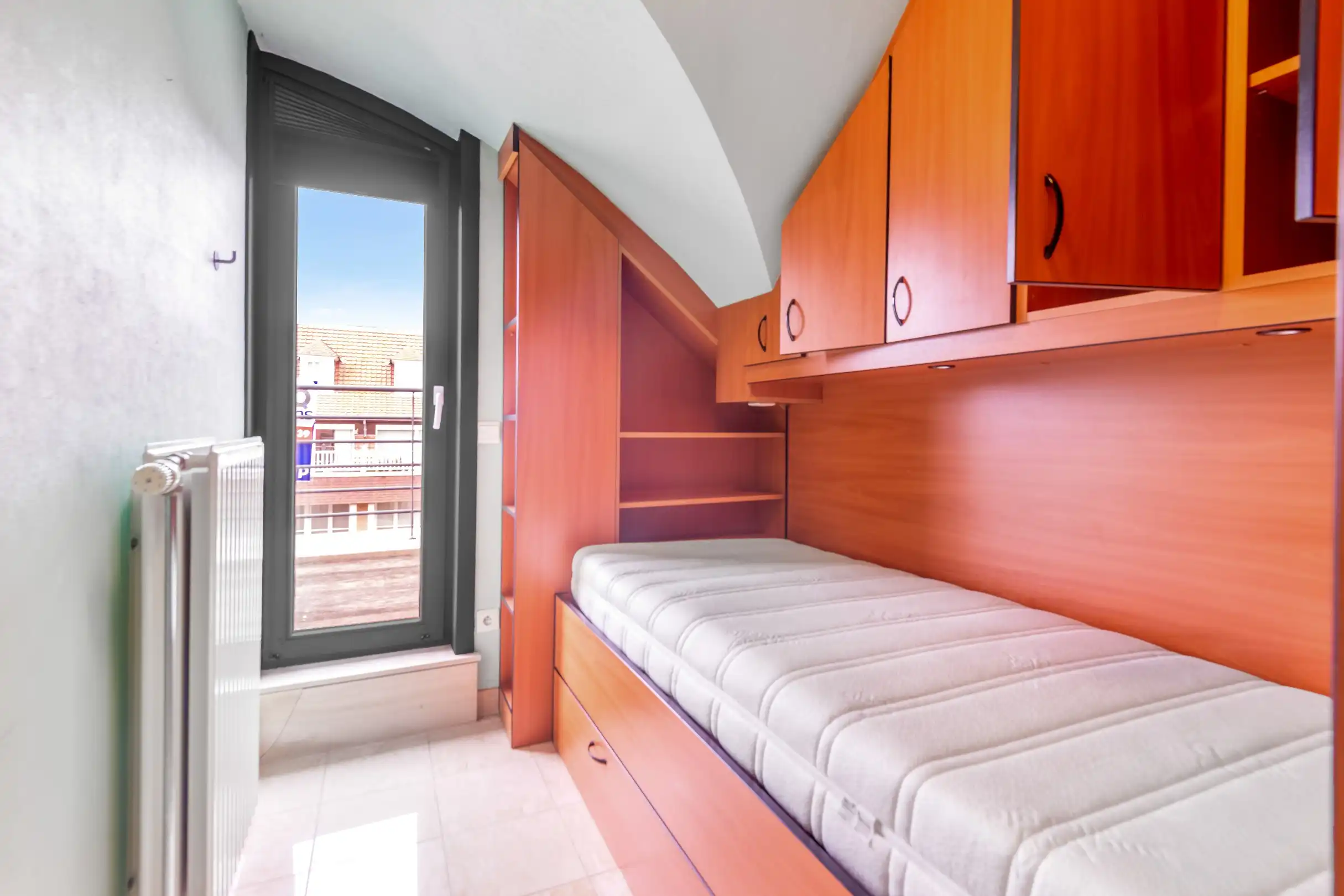 Duplexappartement met zuid-west oriëntatie gelegen vlakbij de Lippenslaan en de Zeedijk. Inpandige garagebox te koop foto 14