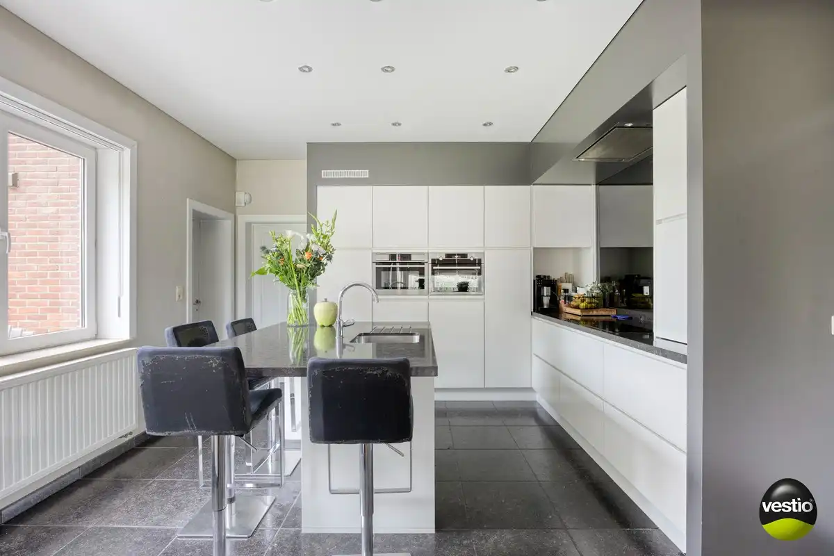 Exclusieve open bebouwing met 5 slaapkamers, zwemvijver en zonnige tuin op 17a 98ca foto 8