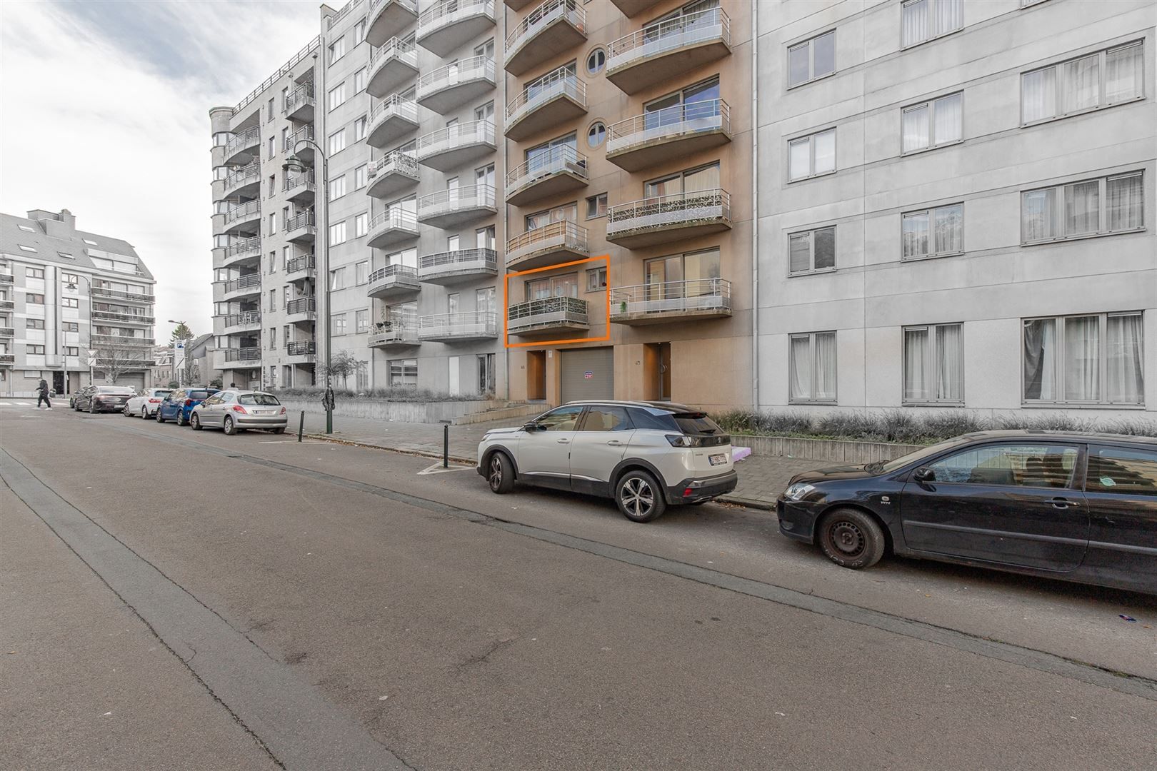 Instapklaar appartement met 2 SLP in Koekelberg! foto {{pictureIndex}}