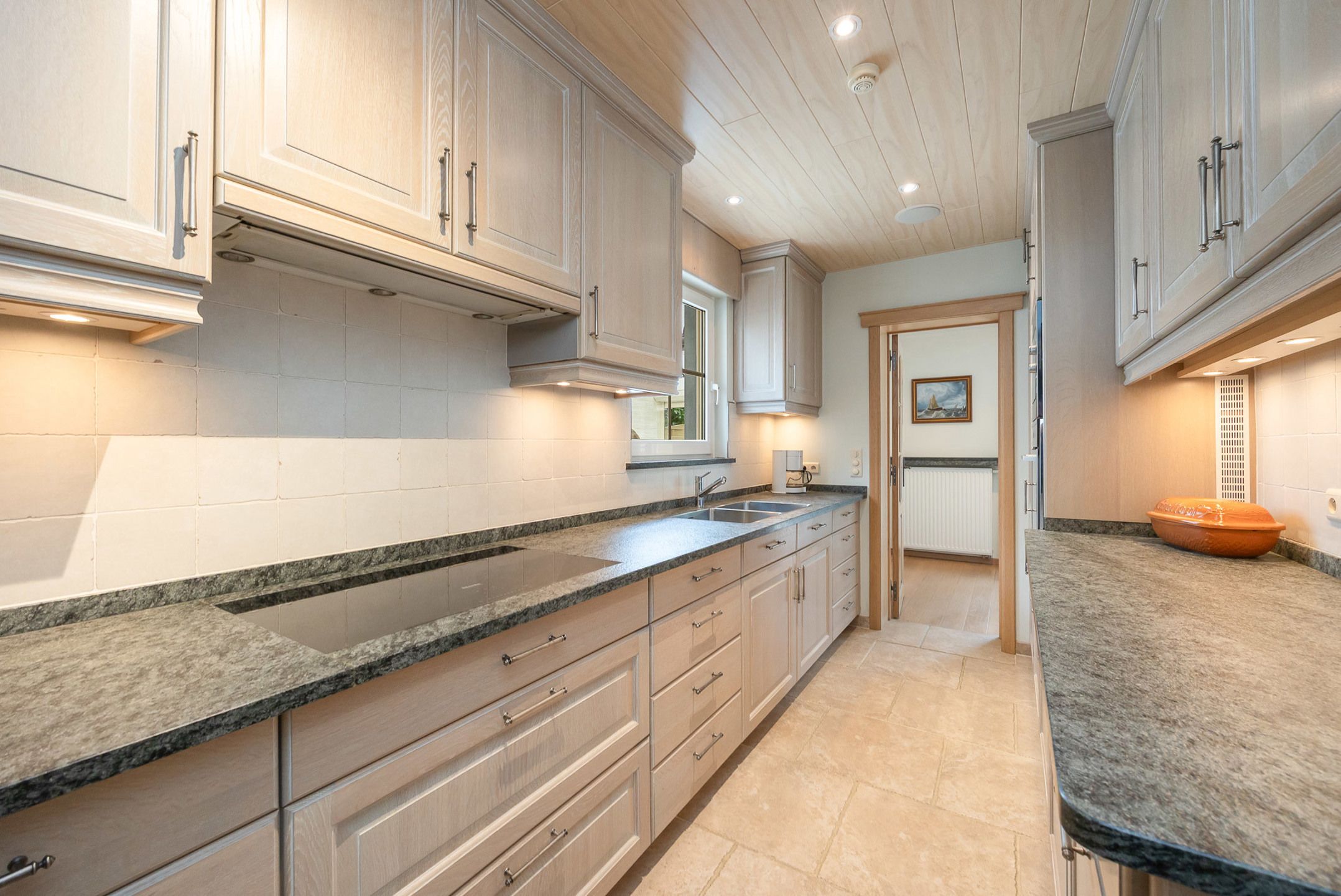 Charmante rietgedekte HOB met garage foto 14