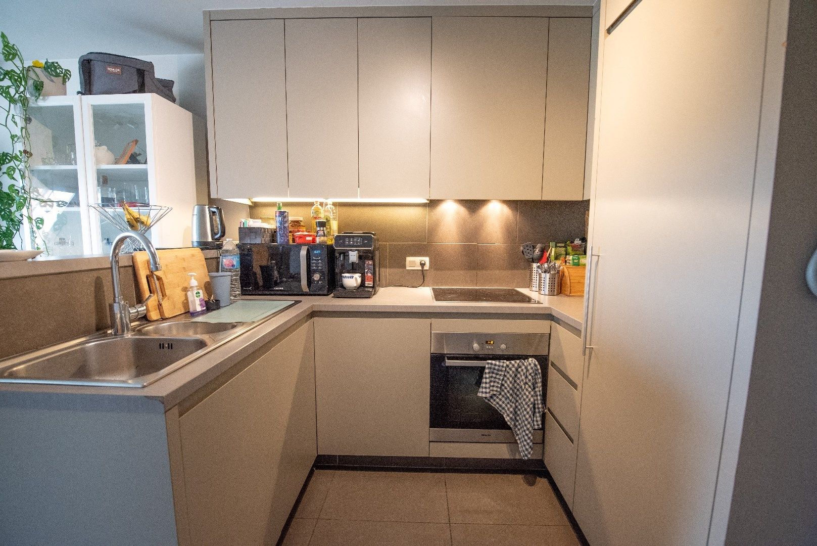 Instapklaar en lichtrijk appartement te huur in Waregem  foto 2