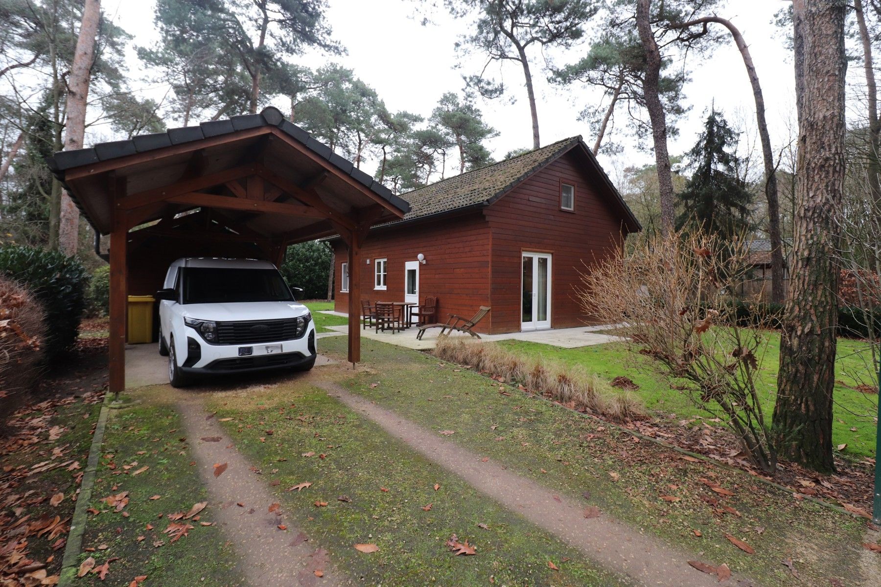 Een weekendverblijf met verdieping en met terras en tuin foto {{pictureIndex}}