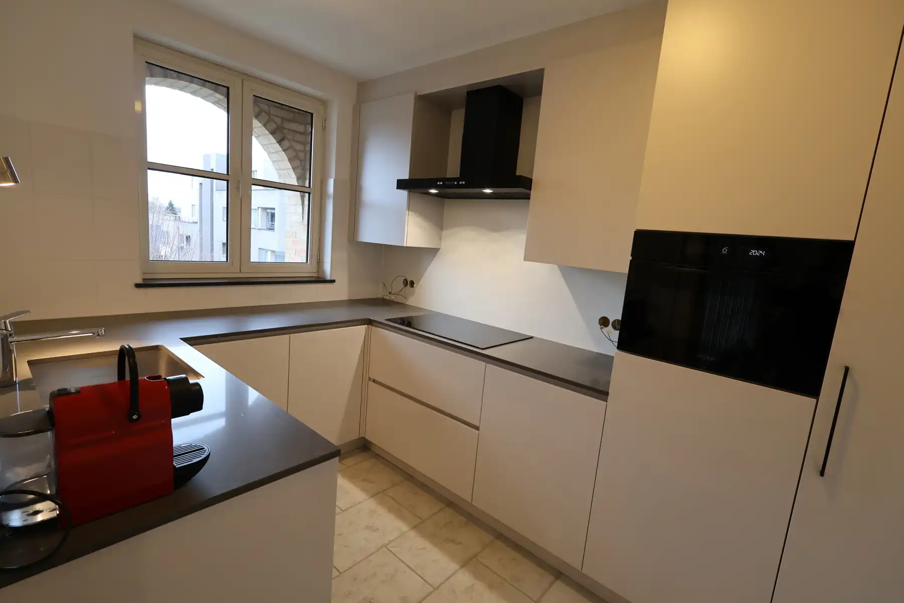 Een gerenoveerd appartement op de 2de verdieping van 102m² met 2 slaapkamers en terras. foto 4