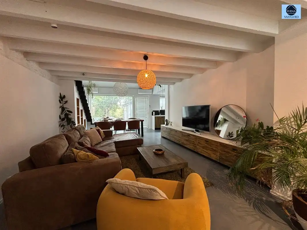 GERENOVEERDE WONING MET 3 SLAAPKAMERS, GARAGE EN TUIN foto 3