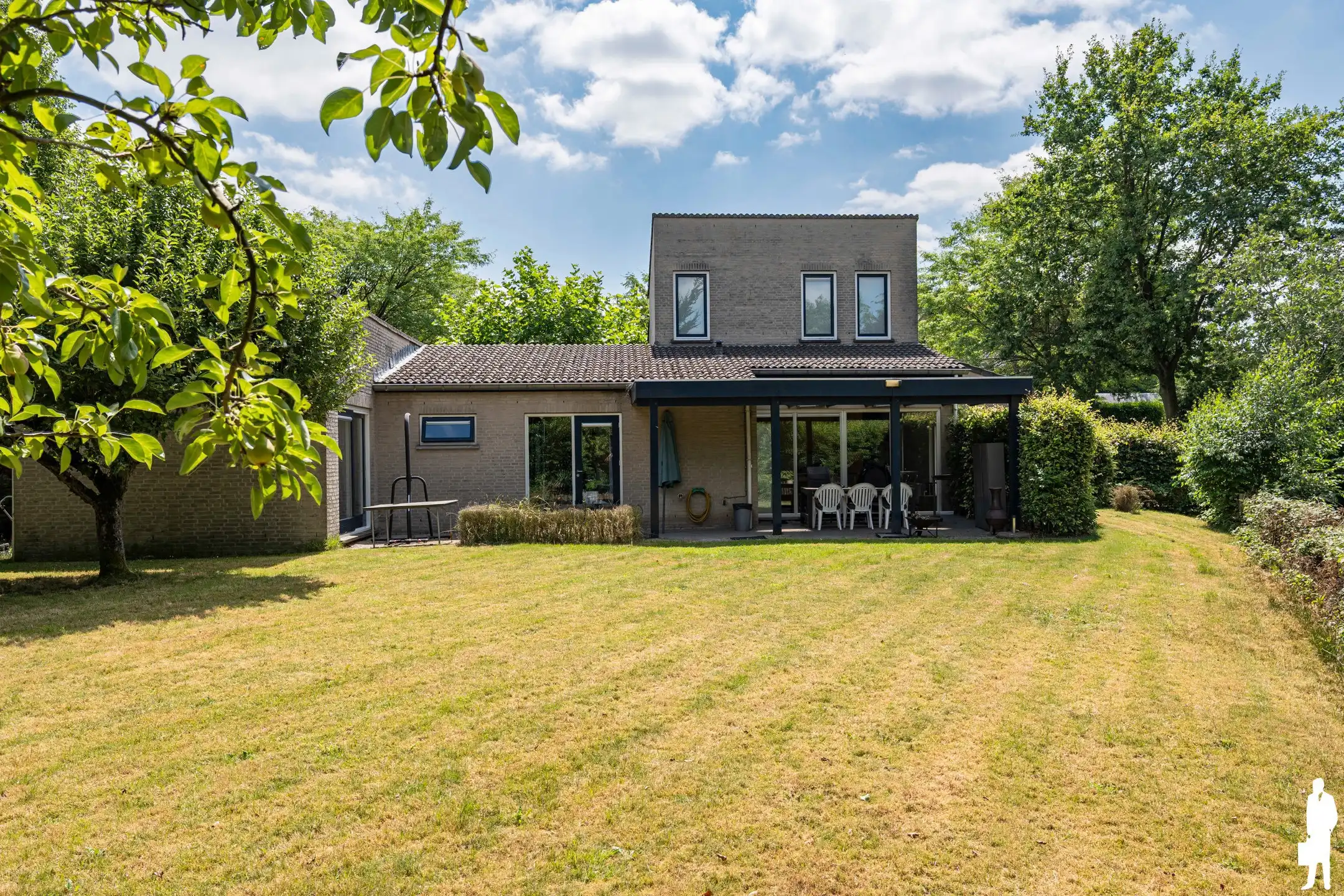 Gelijkvloerse villa op ca. 1.030m² te Hoogstraten foto {{pictureIndex}}