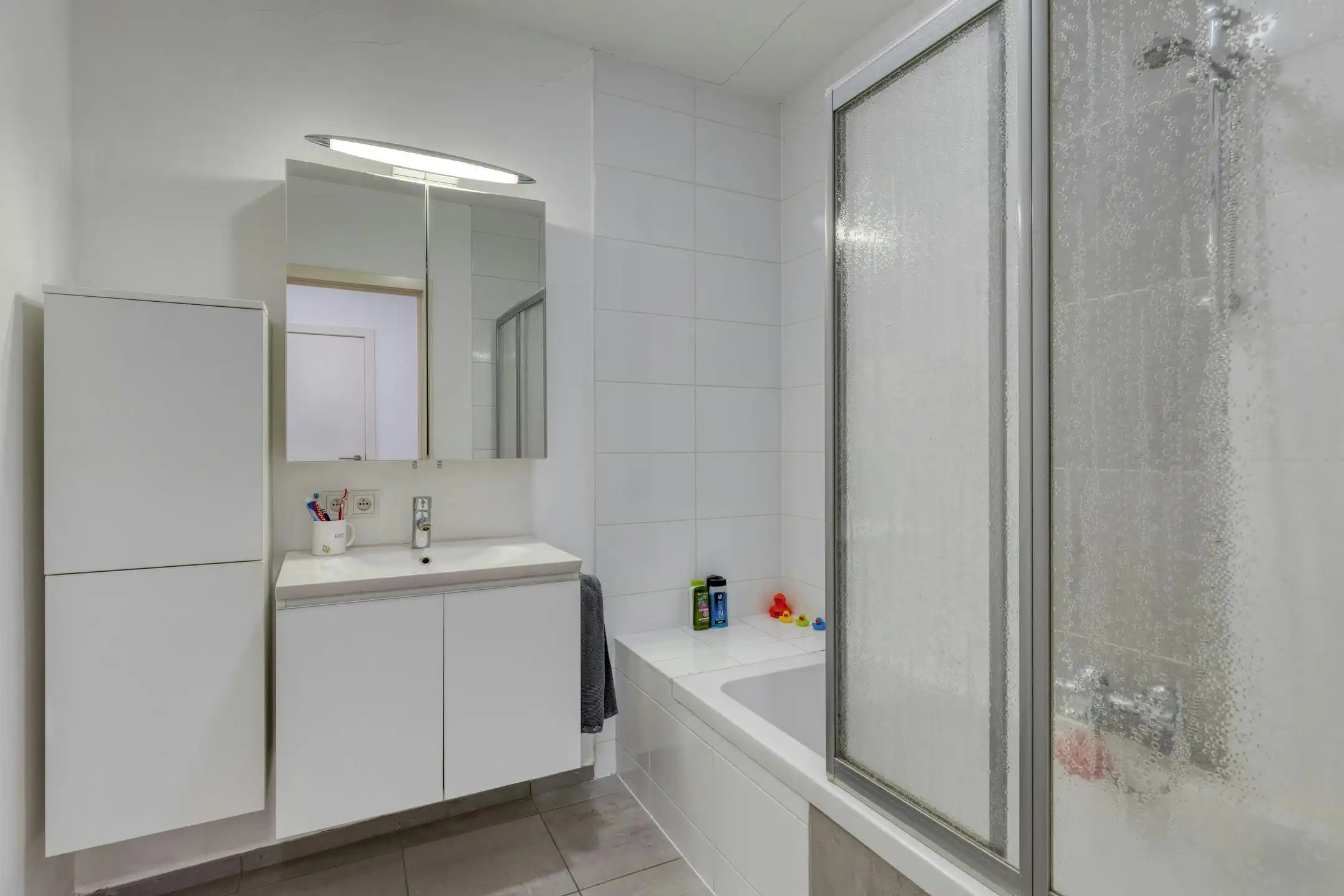 Recent, instapklaar appartement met 2 slaapkamers in Boom foto 14