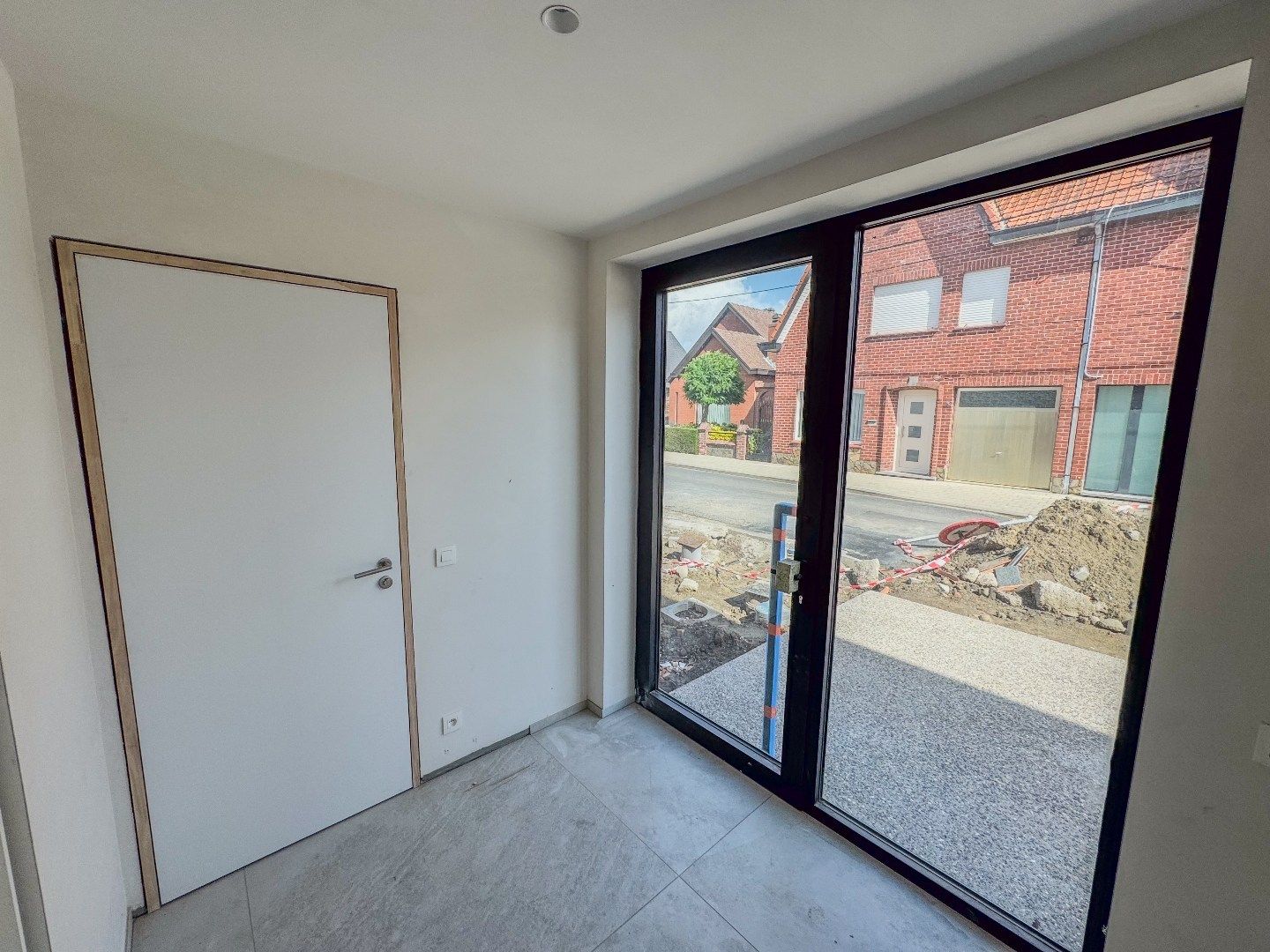 Energiezuinige nieuwbouwwoning met 3 slaapkamers, ruime garage en tuin. foto 4