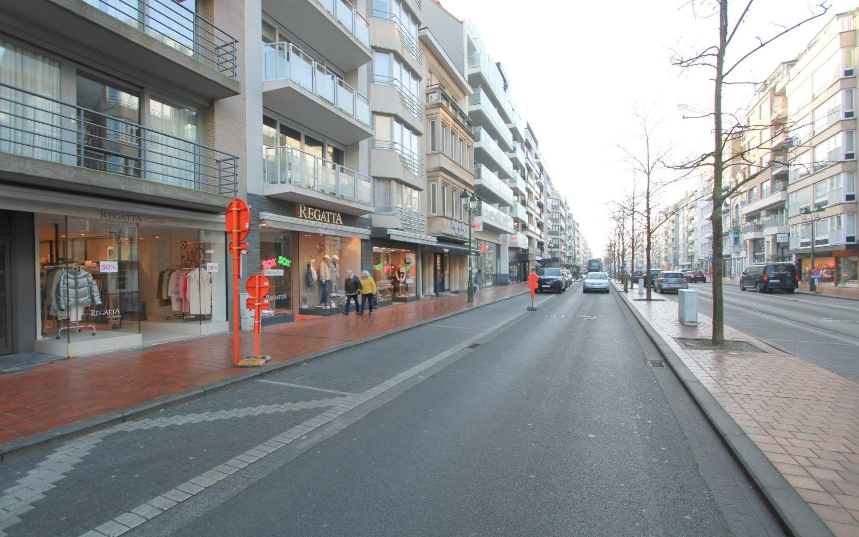 centraal gelegen handelspand Lippenslaan 248 te huur  foto 11