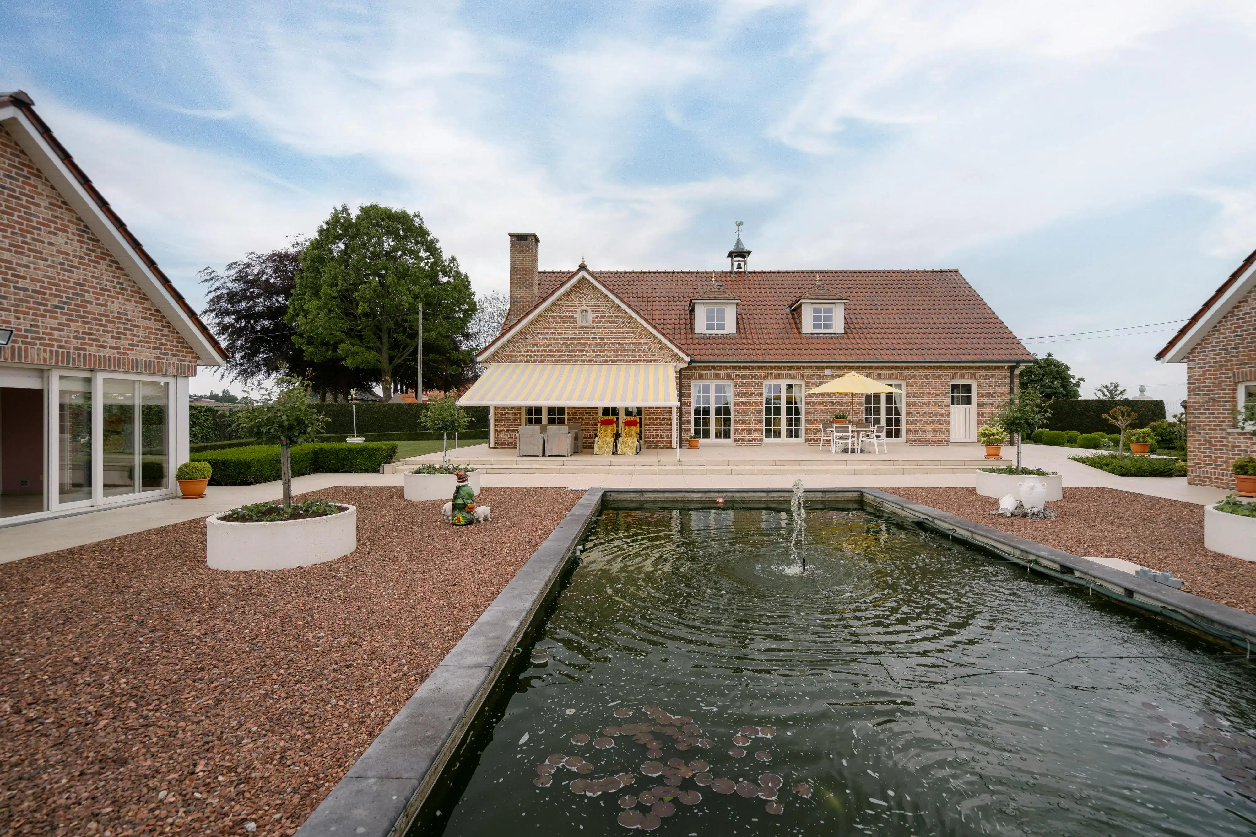 Landelijke villa met bijgebouwen op rustige, groene ligging foto 10