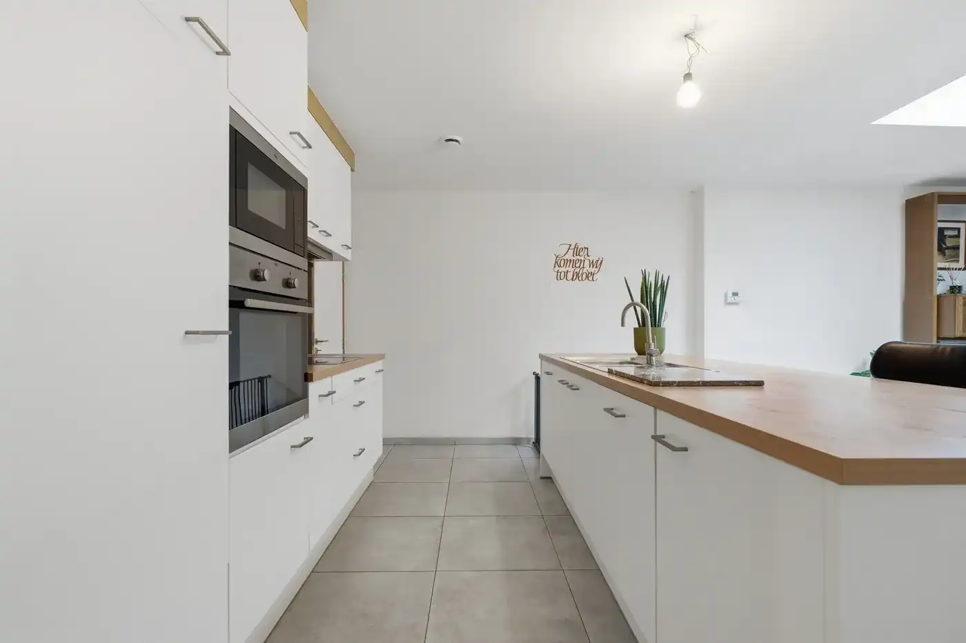 GERENOVEERDE WONING MET 3 SLAAPKAMERS EN GARAGE foto 4