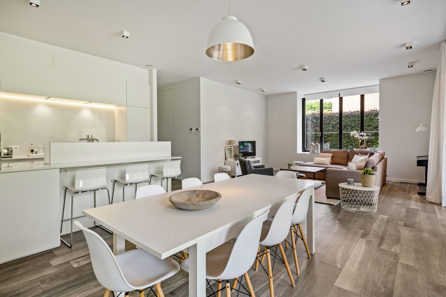 Luxe gelijkvloersapp. met ondergrondse parking en tuin. foto 5